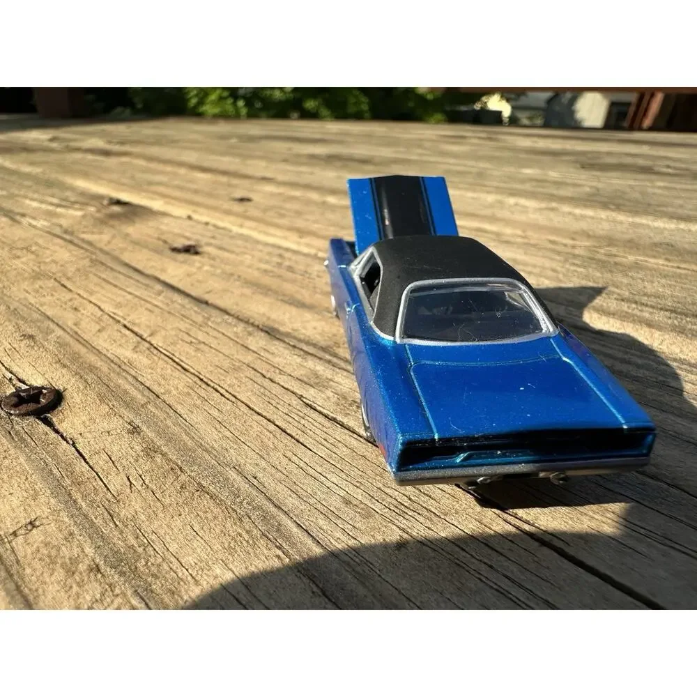 Greenlight Muscle Car Garage Collection 1970 Plymouth Road Runner Hemi Blue